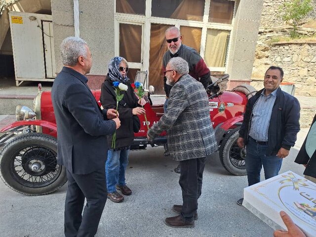 سفر یک زوج استرالیایی به ایران با خودروی 100 ساله