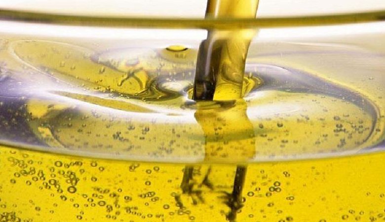 کمبود روغن خام در کشور ناشی از عدم پرداخت به موقع ارز است