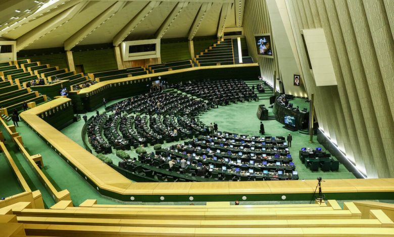 تذکرات نمایندگان به مسئولان اجرایی؛ بودجه پیشنهادی دولت نمی تواند دست ملت را پر کند